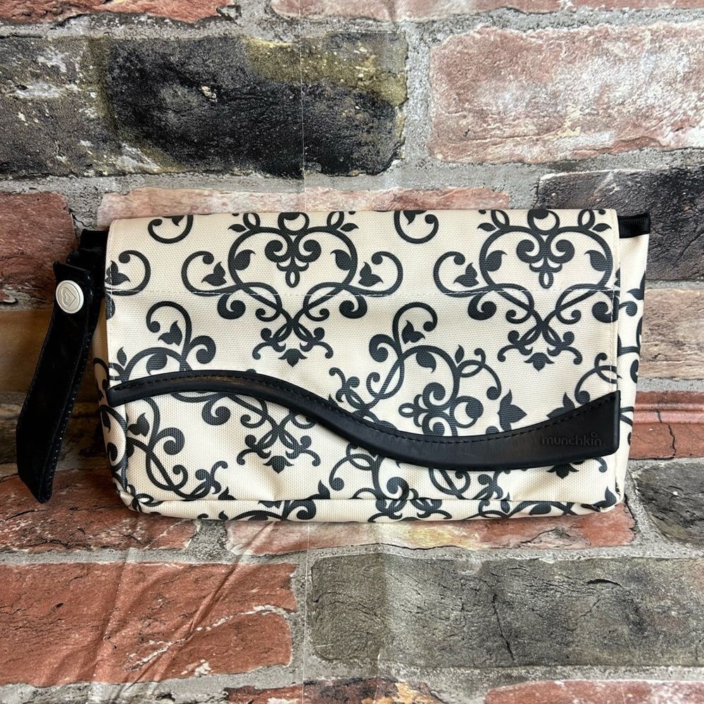 5 for $25🔥Munchkin‎ Baby Paisley Changing Clutch